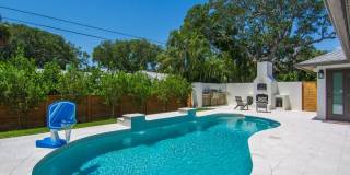 700 Holly Road Gallery 32