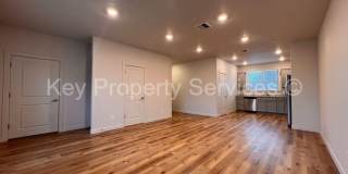 Woodland Townhome with Huge Tandem Garage Gallery 5