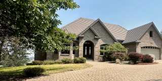 Luxury 4-Bed Running Y Home with Panoramic Lake Views Gallery 1