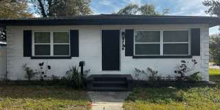 Cozy 2-Bedroom Home in the Heart of St. Petersburg Gallery 1