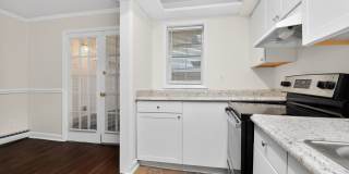 Lovely Two Bedroom Condo in Cotswold! Gallery 9