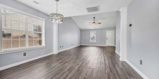 BEAUTIFULLY RENOVATED TWO BEDROOM IN CHAPIN Gallery 14