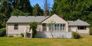 COLUMBIA RIVER Waterfront Home with Access on 1.5 Acres Gallery 5