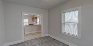 Charming Renovated 2 Bedroom Bungalow Gallery 6