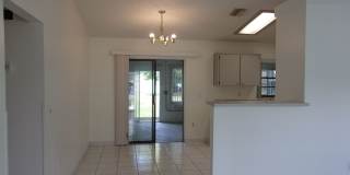 Adorable 3 Bedroom Home with Large Lanai Gallery 6