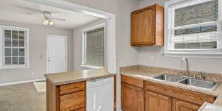 Charming 2 Bedroom Home Just Blocks from USC Campus with Great Parking & Move-In Ready Appeal Gallery 13