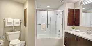 5550 Wilshire at Miracle Mile by Windsor Gallery 18