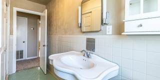 Pre-leasing for August! - Spacious 3 Bedroom Home Located In Medical District! Gallery 21