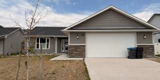 Modern, spacious, and move-in ready—this is the rental you’ve been waiting for! Gallery 1
