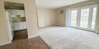 Evergreen Village Apartments & Townhomes Gallery 14