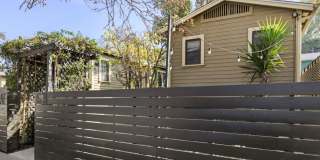 Adorable 1 bed / 1 bath Apartment in the Heart of Echo Park with In-Unit Laundry, Parking & Private Yard Gallery 5