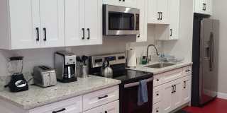 2 bed 1 bath "fully furnished" monthly ADU rental. Gallery 3