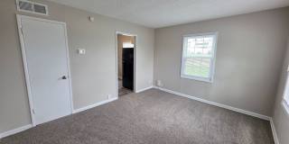 Spacious 2 Bed, 1.5 Bath Duplex Near Red Bridge Gallery 3