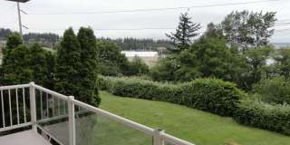 2 Bed, 1 Bath- Bay view apartment near Fairhaven and Boulevard Park Gallery 14