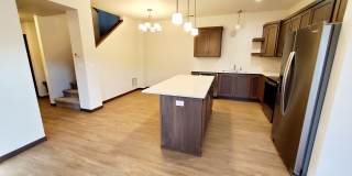 3 Bed 2.5 Bath Townhome! Gallery 10