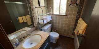 Large furnished 4 bedroom home with 2 car garage Gallery 50