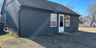 Cute 2 Bed 1 Bath Gallery 1