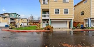 Beautifully Updated 3 Bed, 2.5 Bath Townhome in Monroe Gallery 1