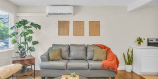 Fully Furnished Sunnyside Townhome | All-Inclusive | Flexible Stays Gallery 14