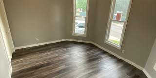 *August 2028* 5 Bedroom house 1 block off Kirkwood FULLY RENOVATED Gallery 5