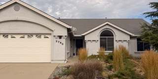 Beautifully Updated 3-Bedroom Home with Scenic Views in Redding Gallery 1