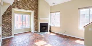 Beautiful Three Bedroom in Washington Square West Gallery 14