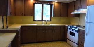 2 Bedroom 1 Bath Home in Middlebury! Gallery 1