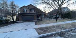 5 bedroom  3 1/2 home 2 car garage Dog Friendly Gallery 1