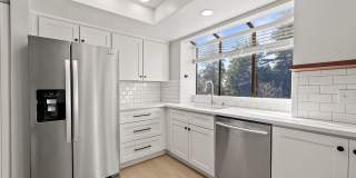 Amazing 2bed/1.5bath Condo Unit with Private Balcony in Meridian Park! Gallery 3