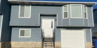 3-Bedroom Twin Home with Private Backyard Gallery 1