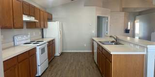 Spacious 3 bedroom, 2 bath home with a den! Gallery 12