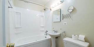 Charming 2BR House in College Park Gallery 8
