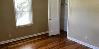 3 bedroom near Riverside Parks Trail!! Gallery 8