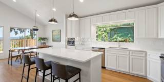 Mid-Century Modern Three Bedroom in Happy Valley! Mid-Century Modern Three Bedroom in Happy Valley! Gallery 11