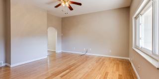 Available July - Spacious 3 Bedroom Apartment in Mt Washington! Gallery 1