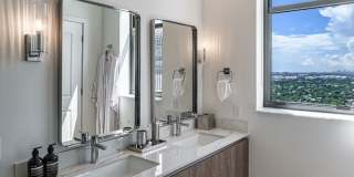 Veneto Las Olas Gallery 17