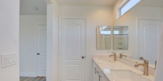 2 Story 2 Bedroom Gated Community Amazing Location Gallery 19