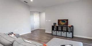 Gorgeous Three Bedroom in Towne Park Estates Gallery 14