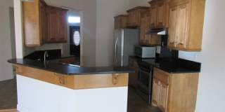 Fantastic Condo located close to Ft. Sill, Shopping and Restaurants Handicap Accessible! No Pet Home! Gallery 4