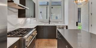 Stunning Salemtown Townhome With Fenced In Yard Stunning Salemtown Townhome With Fenced In Yard Gallery 10