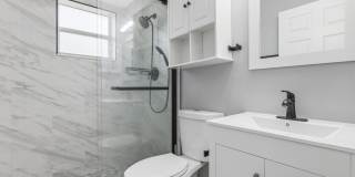 1717 SW Burlington Street Gallery 21