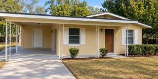 Get ready for this charming 2-bedroom, 2-bathroom home coming soon to Ocala! 2 Living room areas Gallery 1