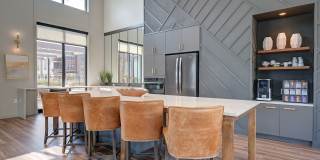 Statesman Gallery 24