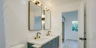 24306 Gilmore Street Gallery 32