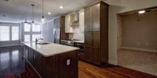 525 East Apartments Gallery 15