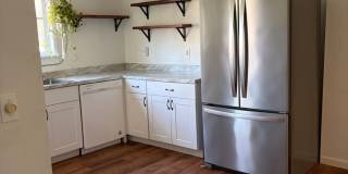 Newly Remodeled Two Bedroom with Sun Room! Gallery 1