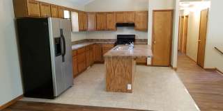 4 bd, 3 ba house, NW Columbia, quick access to Stadium/I-70, screened porch Gallery 5
