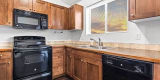 3 Bedroom, 2 Bath, 2-Car Garage with Room to Park Your Toys! Gallery 8