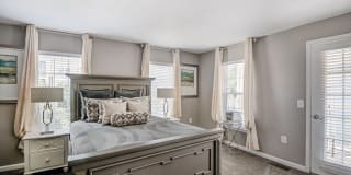 Huntington at King Farm Gallery 9