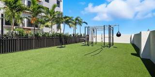 ATLANTIC SQUARE Gallery 32